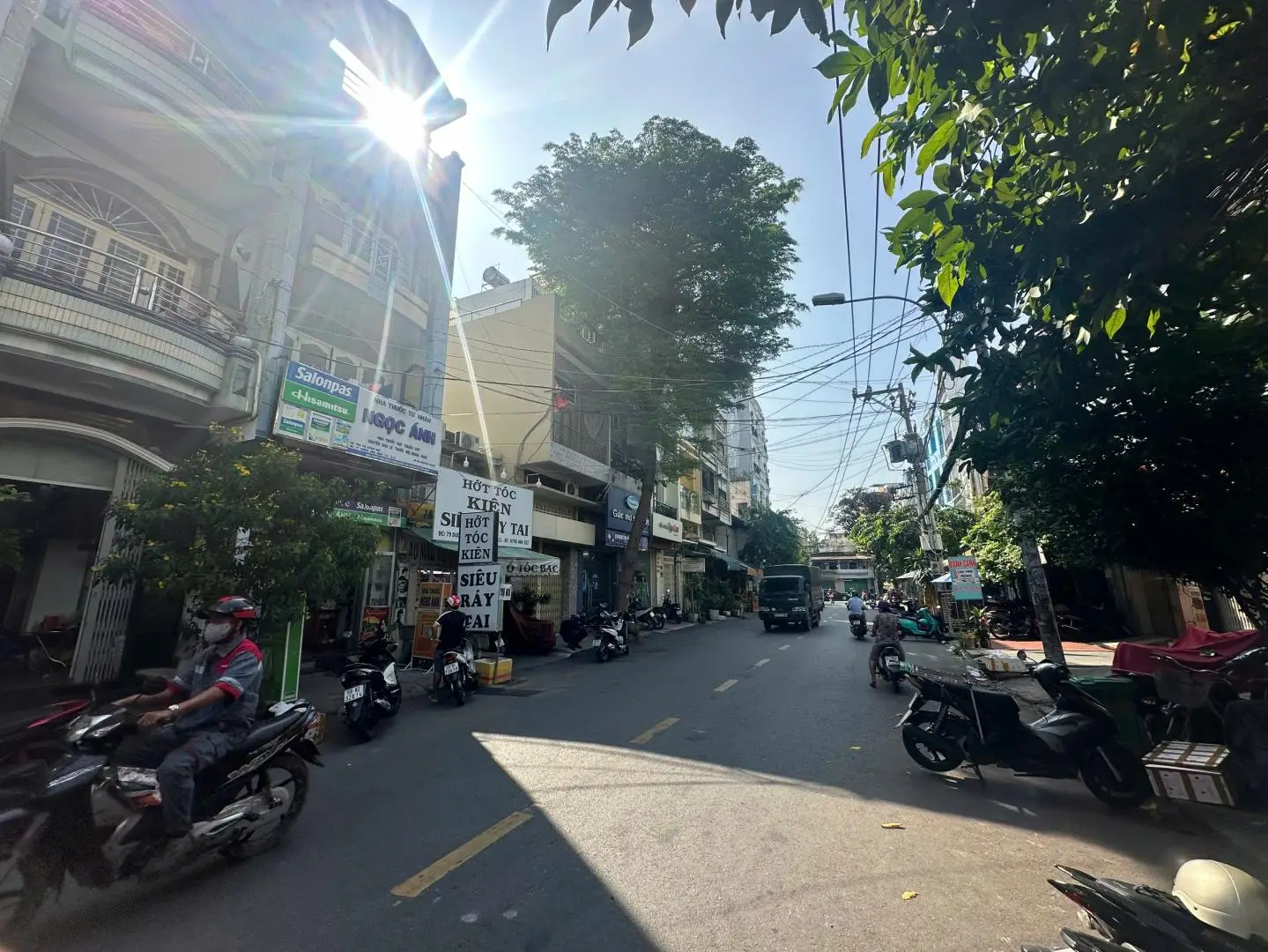 Bàn ghế quán cà phê nhựa cao cấp
